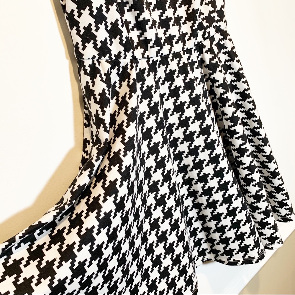 Francesca’s B&W Houndstooth A-Line Sundress L - Picture 4 of 7